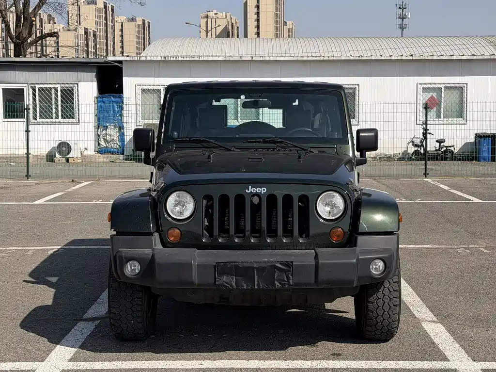 Jeep Wrangler 2010 — фото 2