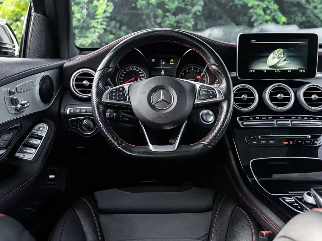 Mercedes-Benz GLC AMG 2020 — фото 12