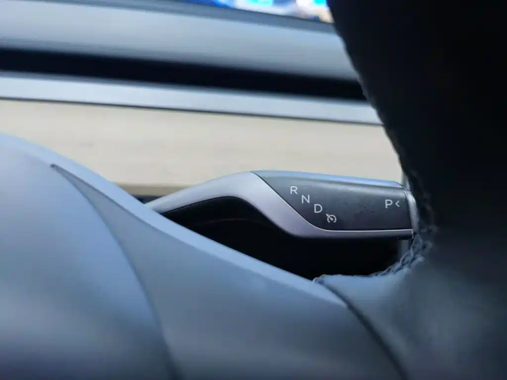 Tesla Model Y 2023 — фото 12