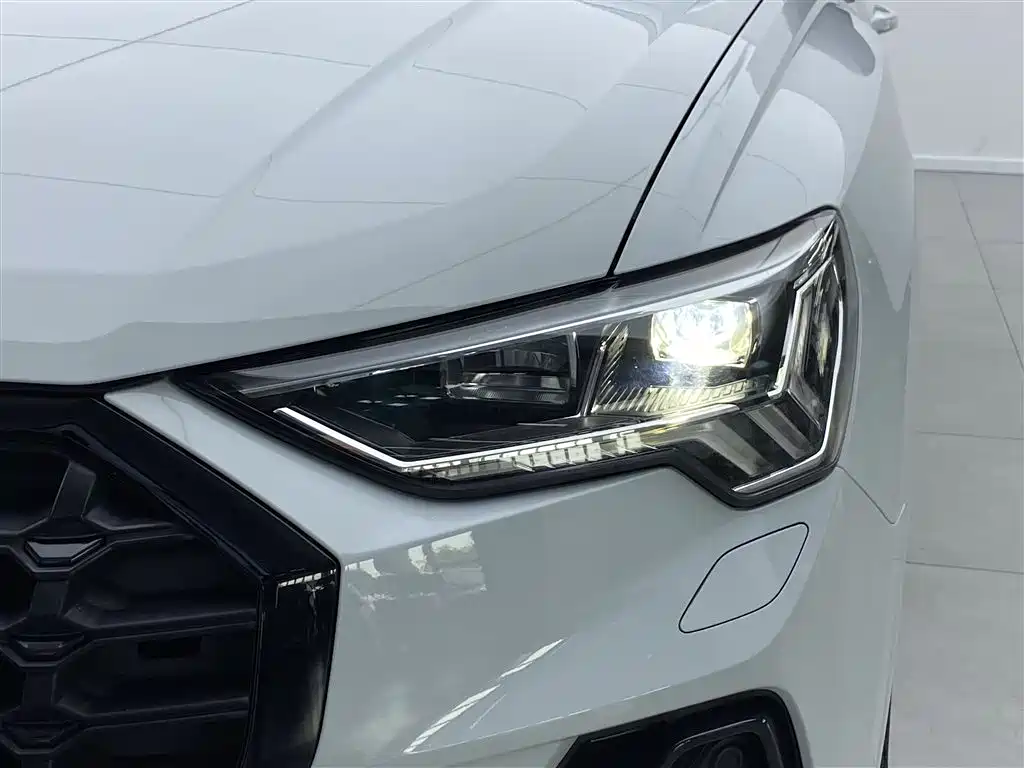 Audi Q3 2021 — фото 30