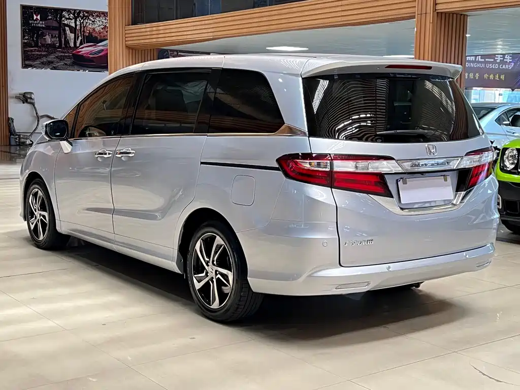 Honda Odyssey 2016 — фото 18