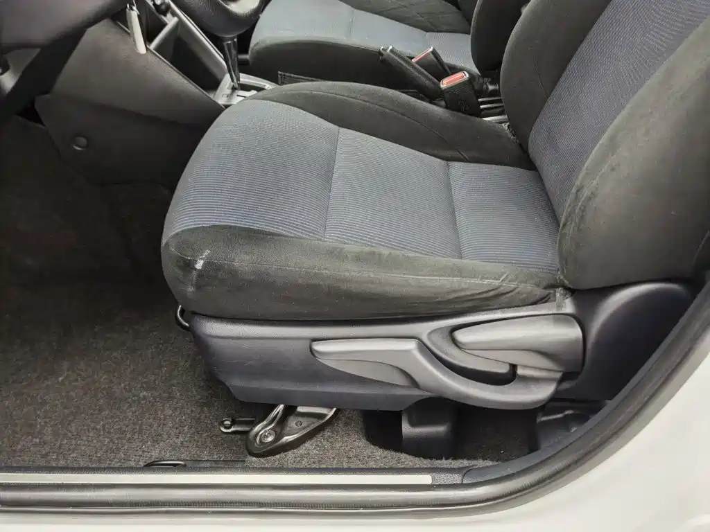 Toyota Yaris L 2019 — фото 20