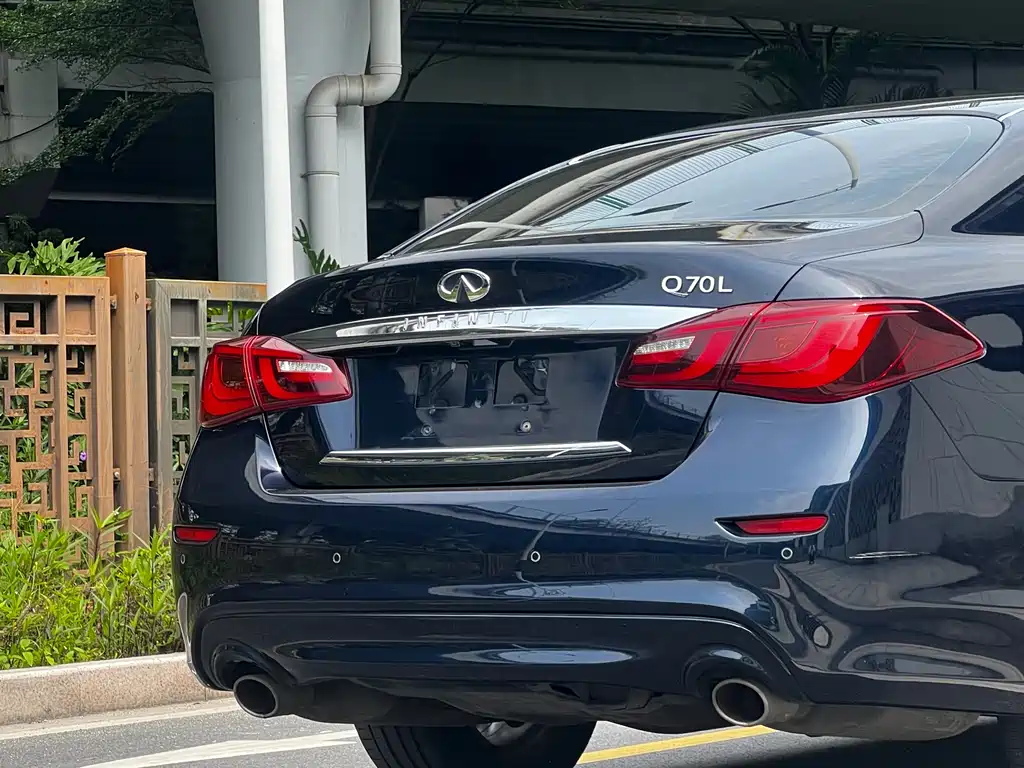 Infiniti Q70 2016 — фото 13