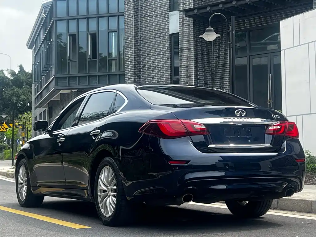 Infiniti Q70 2016 — фото 15