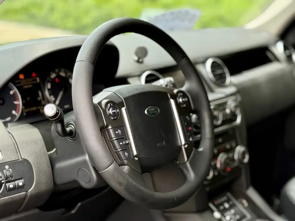 Land Rover Discovery 2015 — фото 13