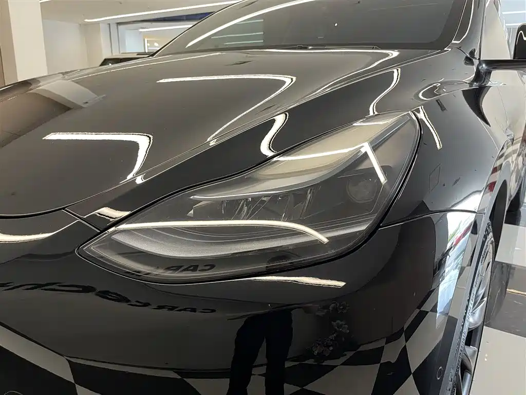 Tesla Model Y 2023 — фото 9
