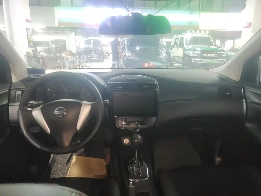 Nissan Tiida 2015 — фото 10
