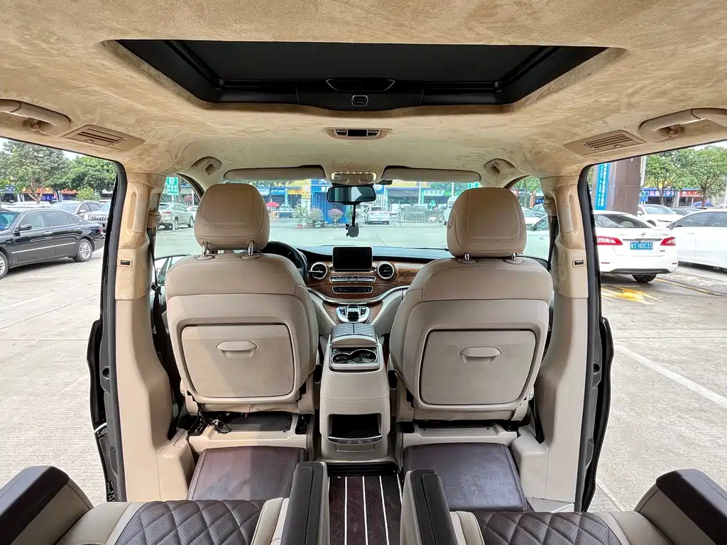 Mercedes-Benz V-Class 2019 — фото 12
