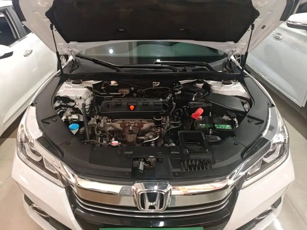 Honda Accord 2018 — фото 20