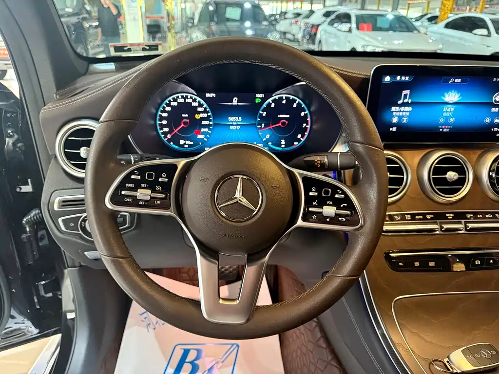 Mercedes-Benz GLC 2021 — фото 13