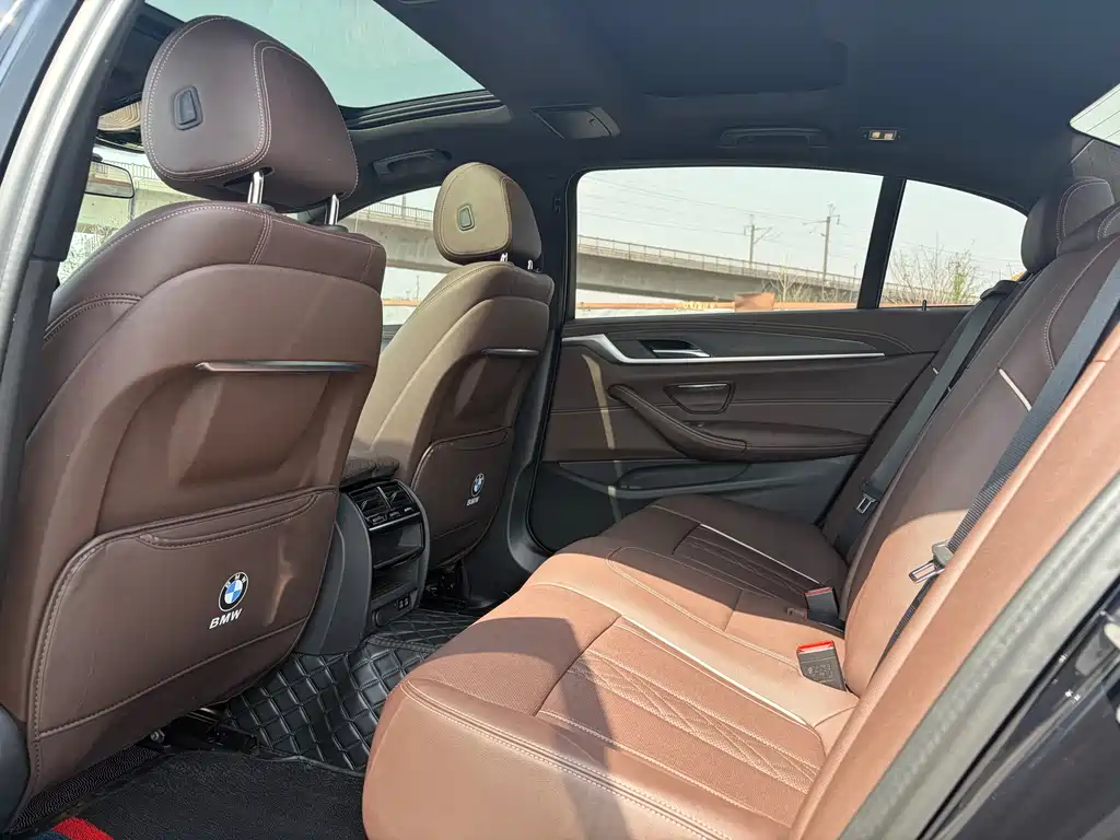 BMW 5 Series New Energy 2023 — фото 11