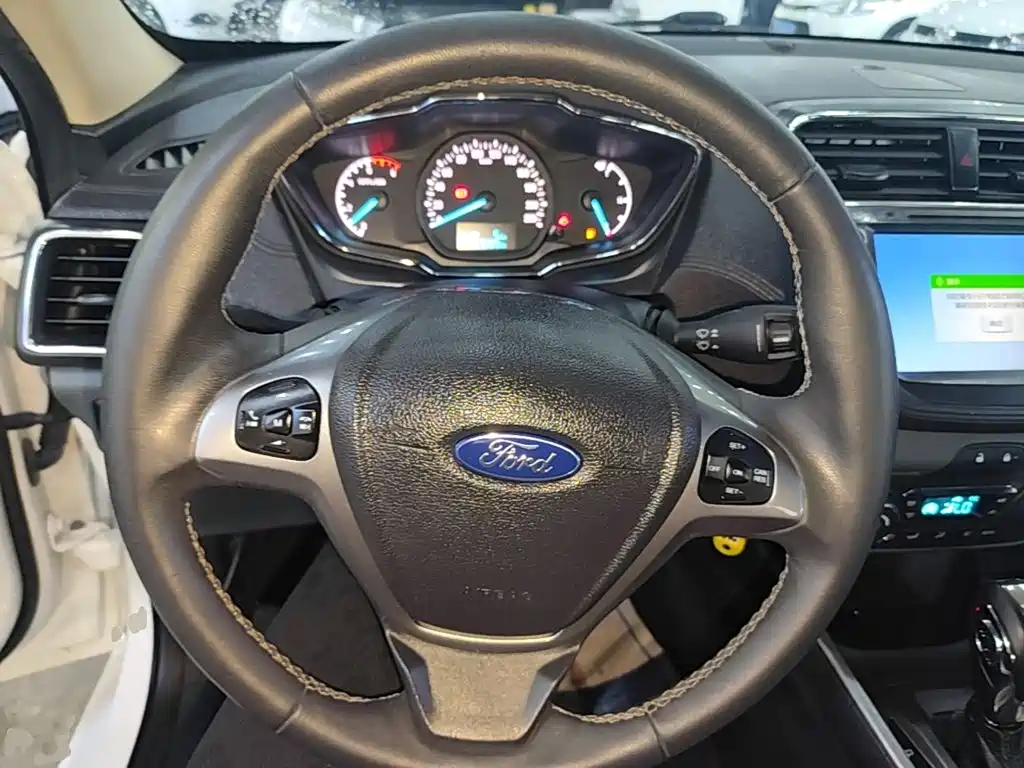 Ford Escort 2018 — фото 11
