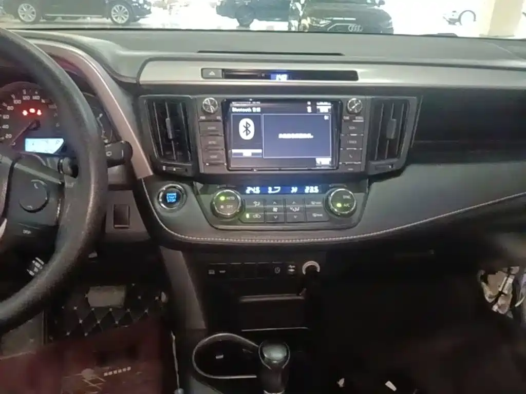 Toyota RAV4 2017 — фото 13
