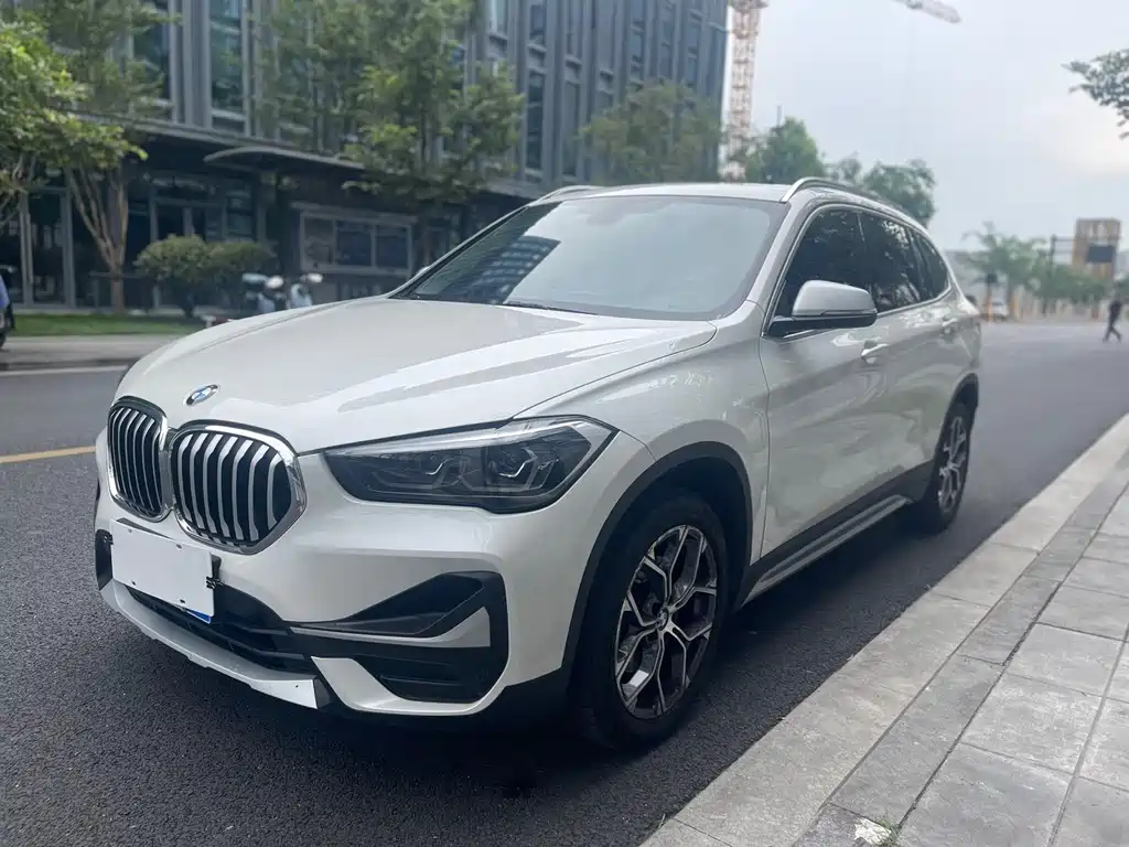 BMW X1 2022 — фото 1