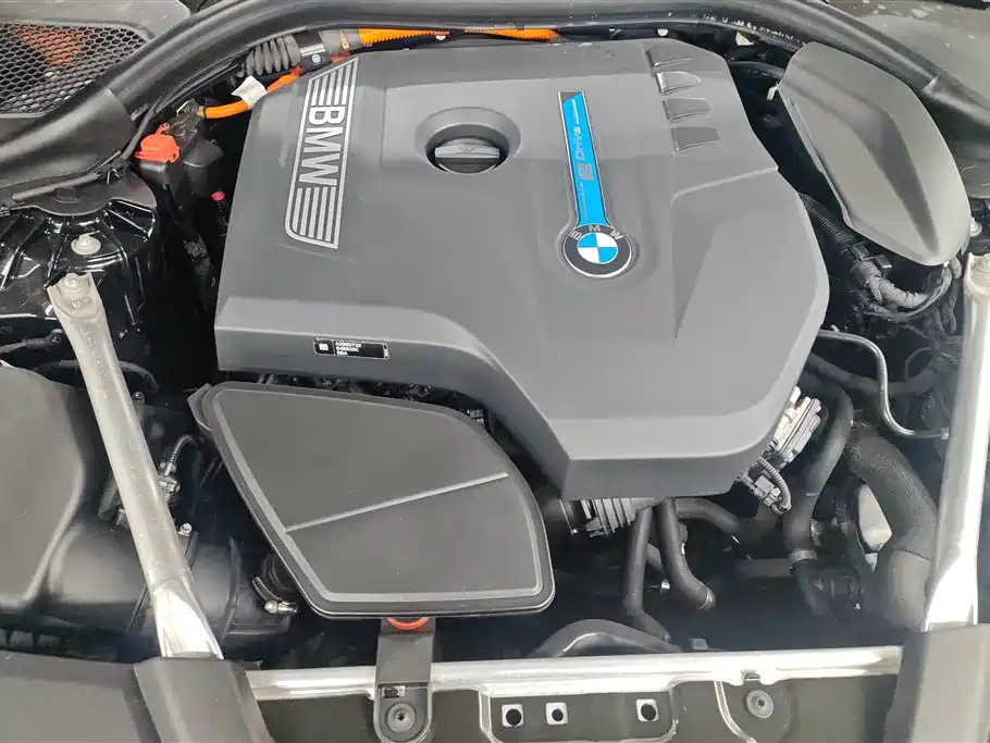 BMW 5 Series New Energy 2019 — фото 10