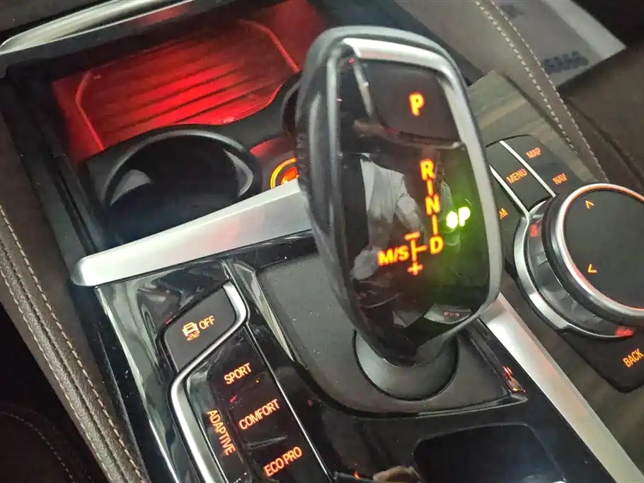 BMW 5 Series New Energy 2019 — фото 16