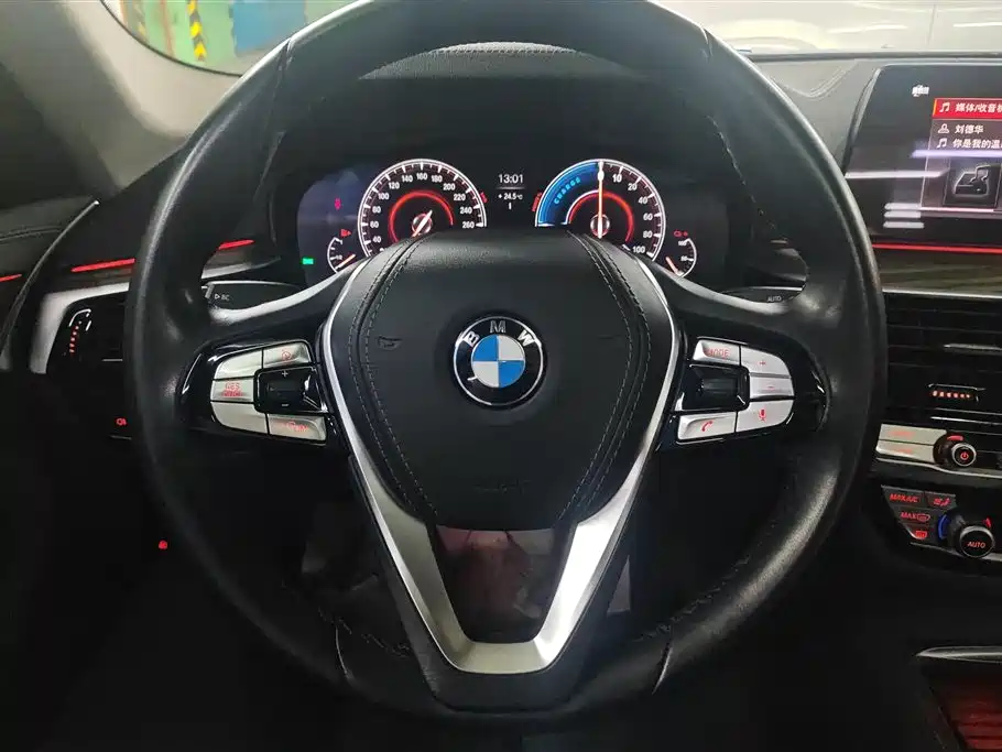 BMW 5 Series New Energy 2019 — фото 15