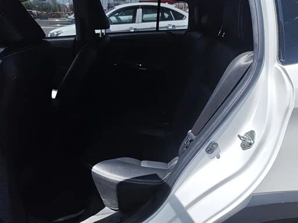 Toyota Yaris L 2021 — фото 15