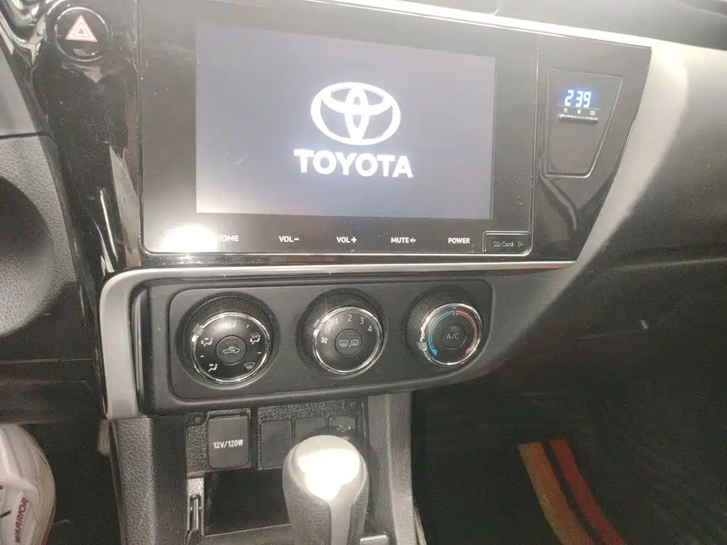 Toyota Corolla 2018 — фото 13