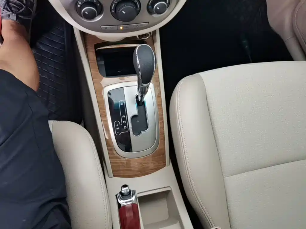 Buick Excelle 2015 — фото 14