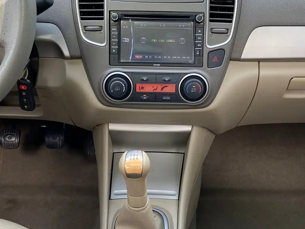Nissan Sylphy 2013 — фото 11