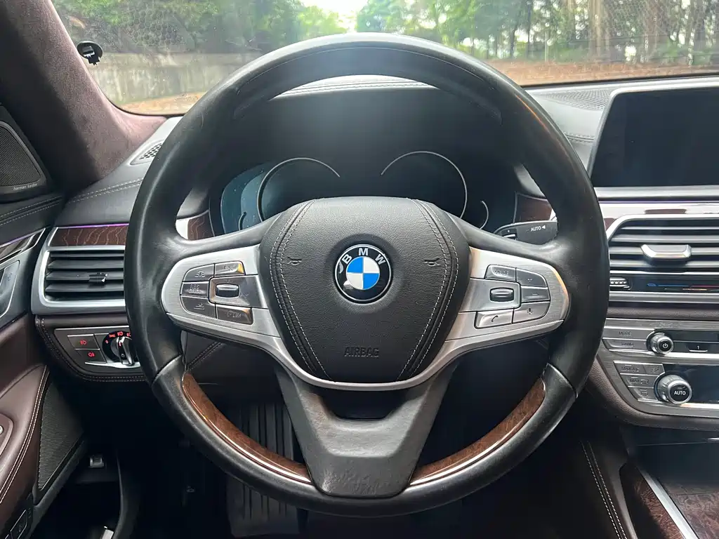 BMW 7 Series 2016 — фото 14