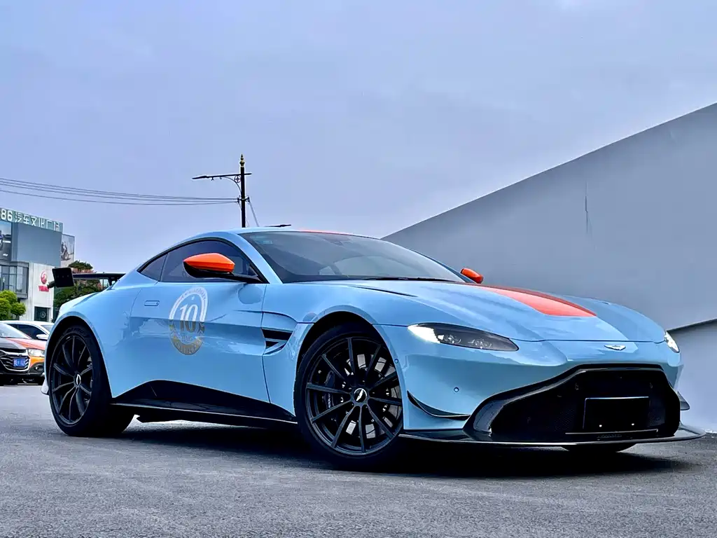 Aston Martin V8 Vantage 2020 — фото 3