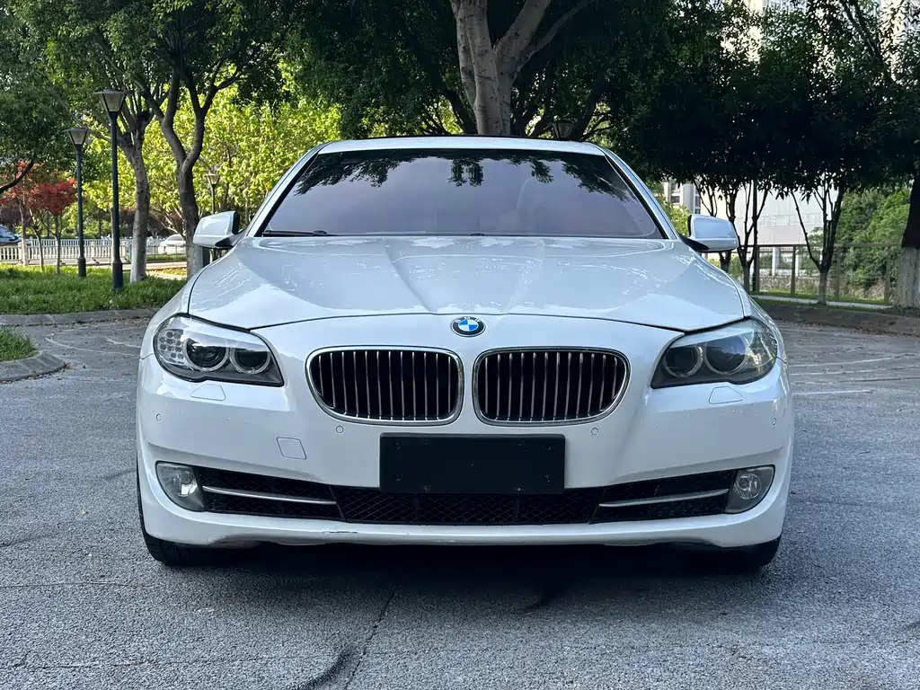 BMW 5 Series 2011 — фото 2