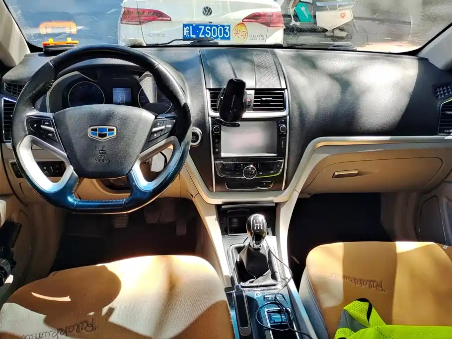 Geely Emgrand 2015 — фото 12