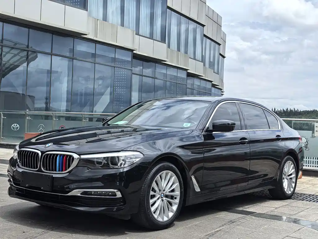 BMW 5 Series 2019 — фото 1