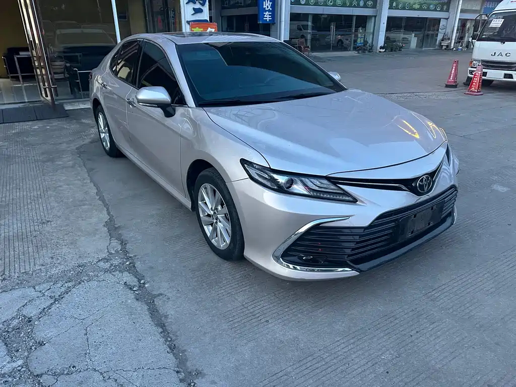 Toyota Camry 2022 — фото 3