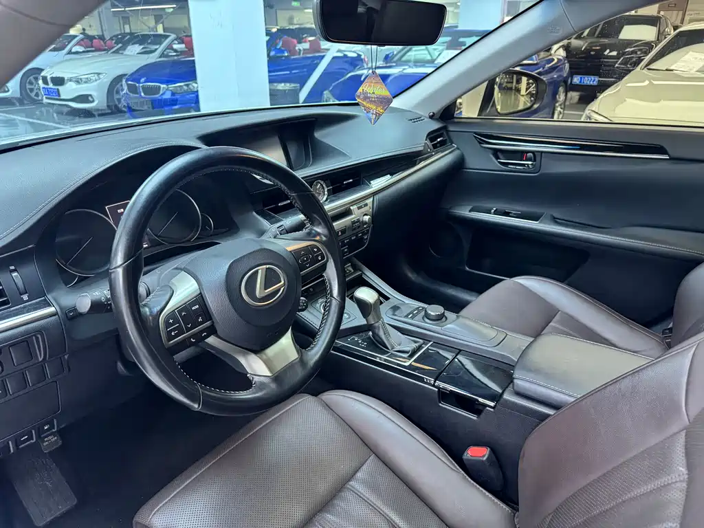 Lexus ES 2018 — фото 5
