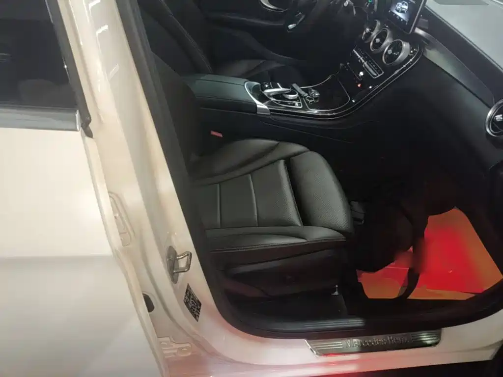 Mercedes-Benz GLC 2018 — фото 25