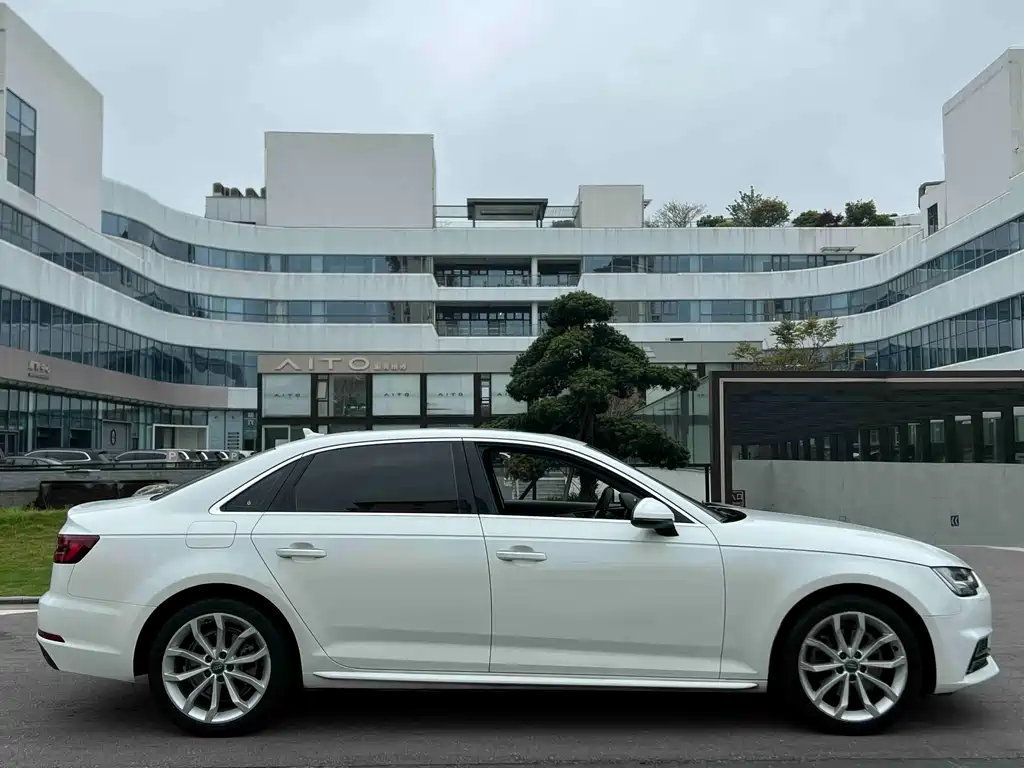 Audi A4L 2018 — фото 15