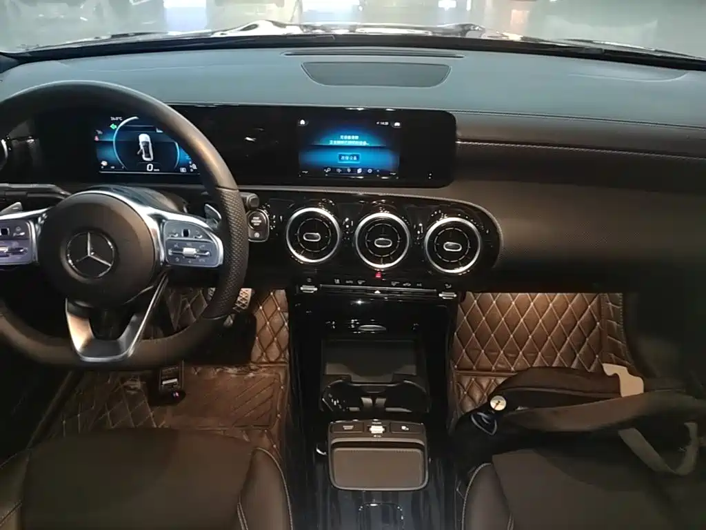 Mercedes-Benz A-Class 2020 — фото 10