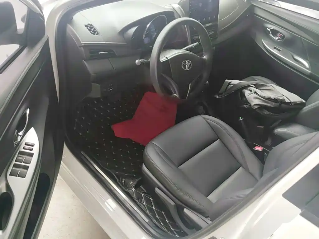 Toyota Yaris L 2016 — фото 16