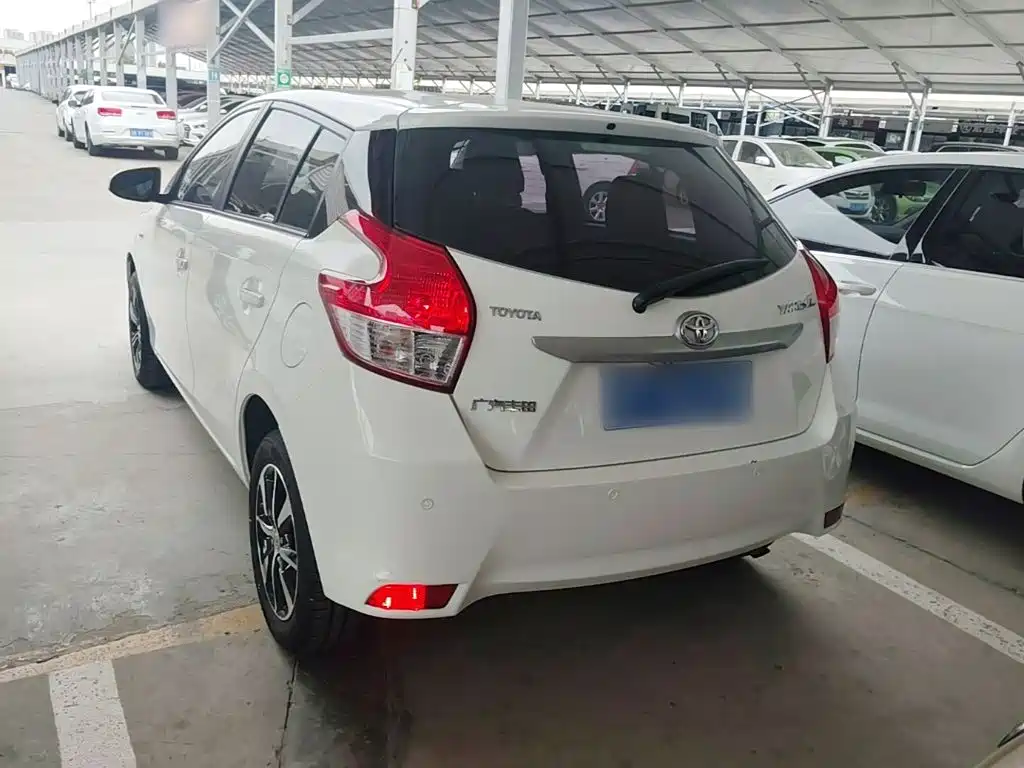 Toyota Yaris L 2016 — фото 5