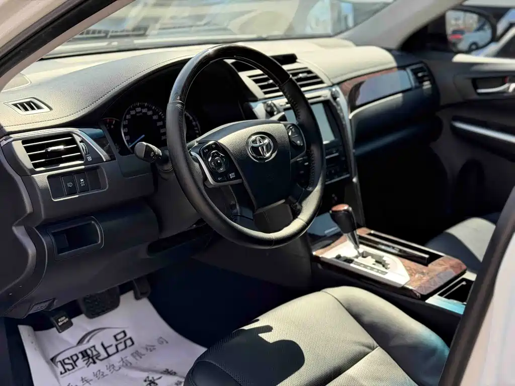 Toyota Camry 2016 — фото 4