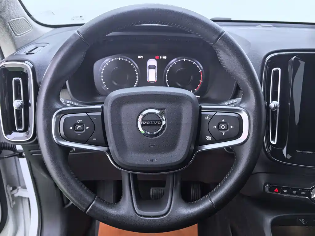 Volvo XC40 2020 — фото 9
