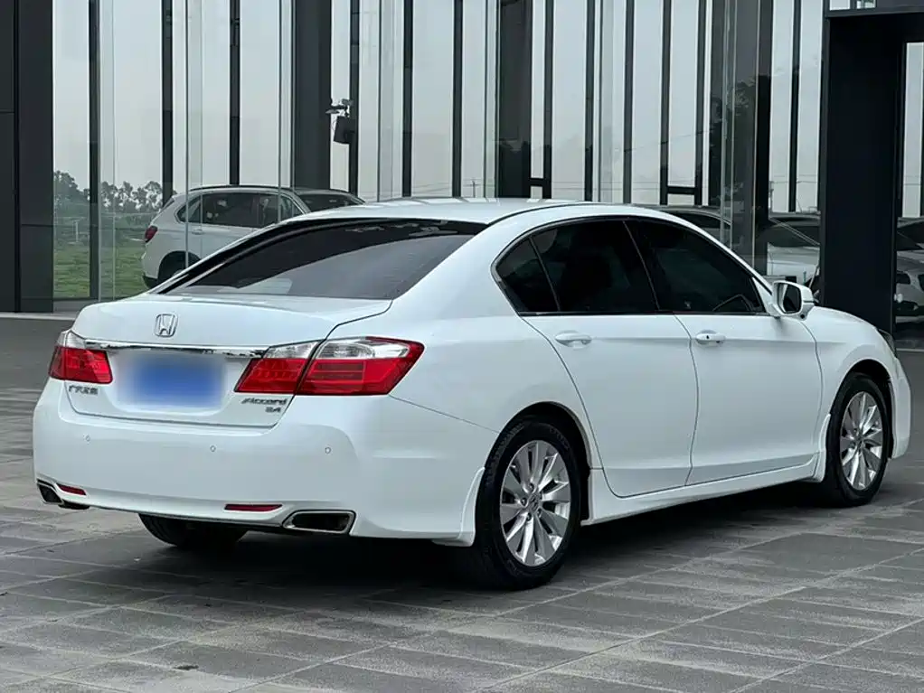 Honda Accord 2015 — фото 12