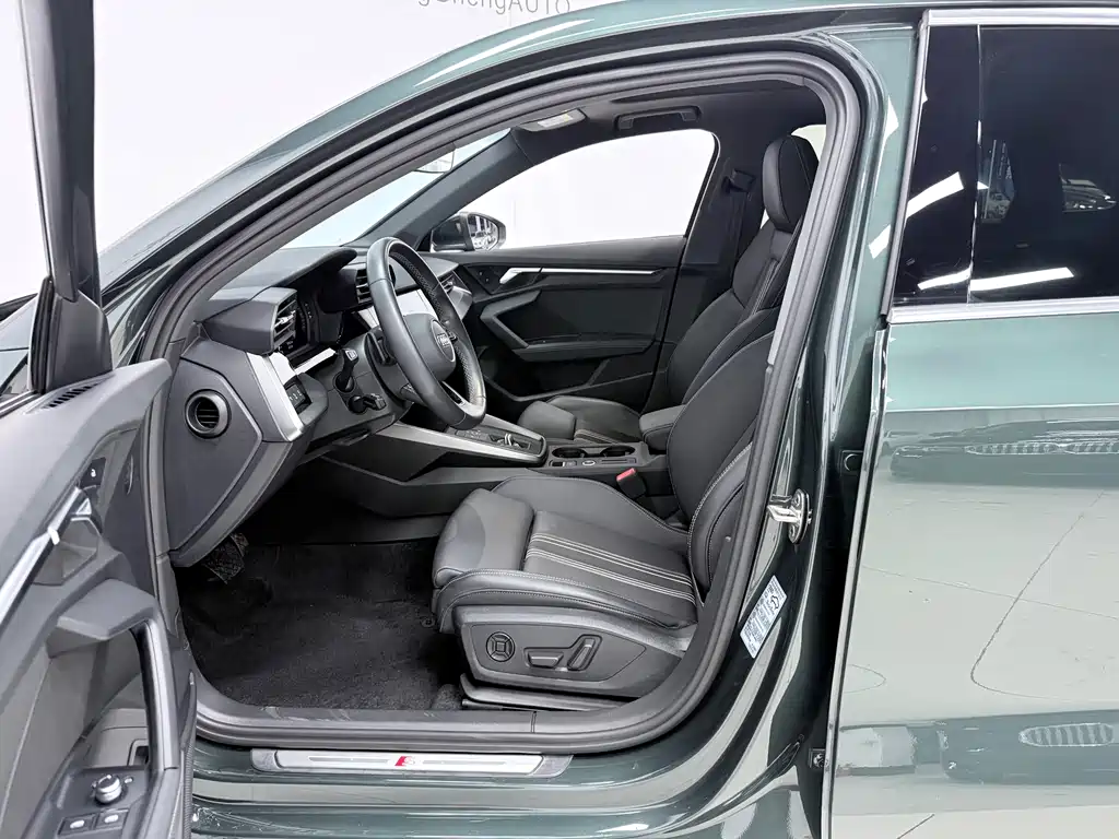 Audi A3 2023 — фото 10