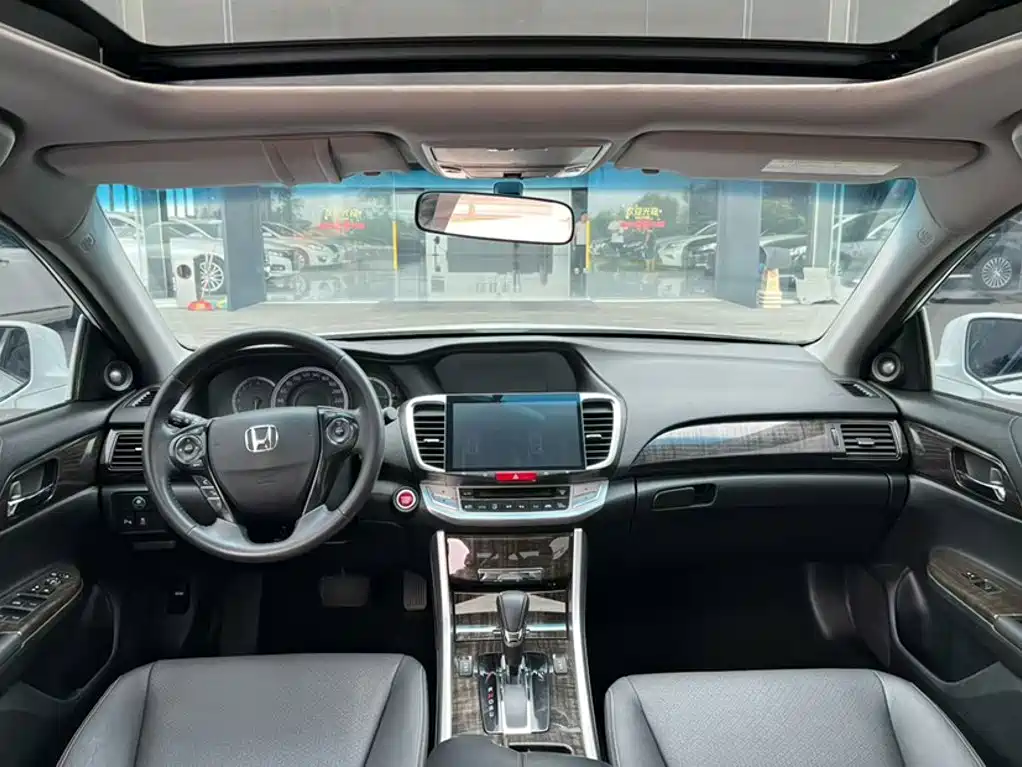 Honda Accord 2015 — фото 18