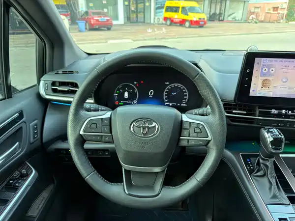 Toyota Granvia 2024
