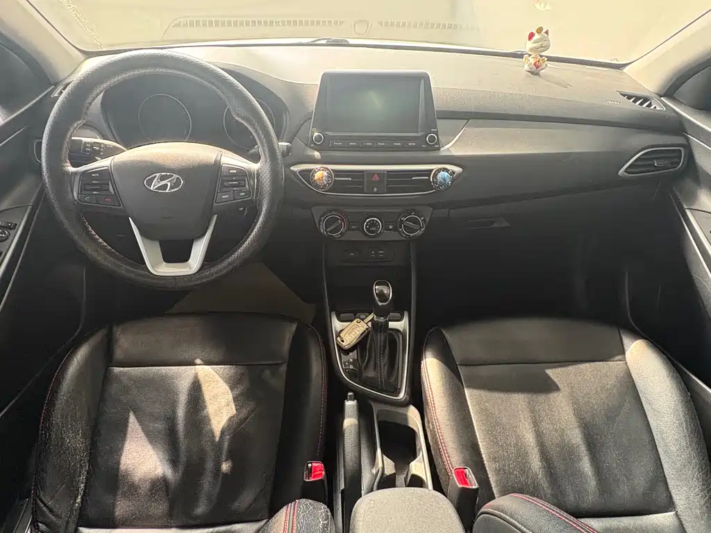Hyundai Elantra 2017 — фото 12