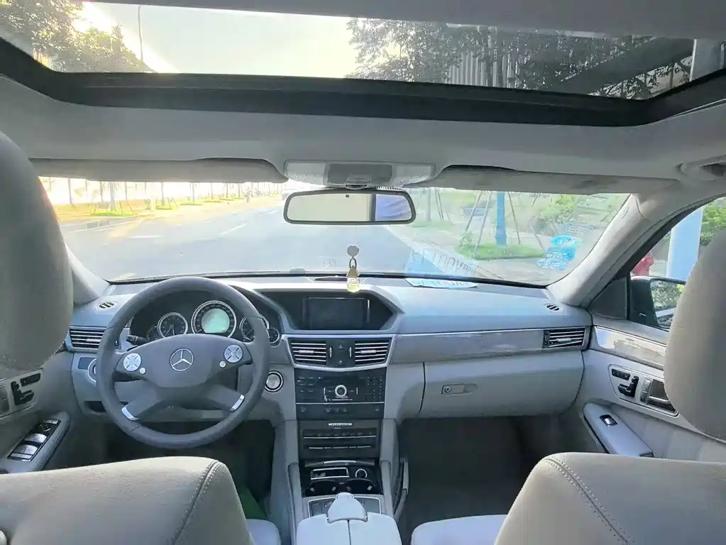 Mercedes-Benz E-Class 2010