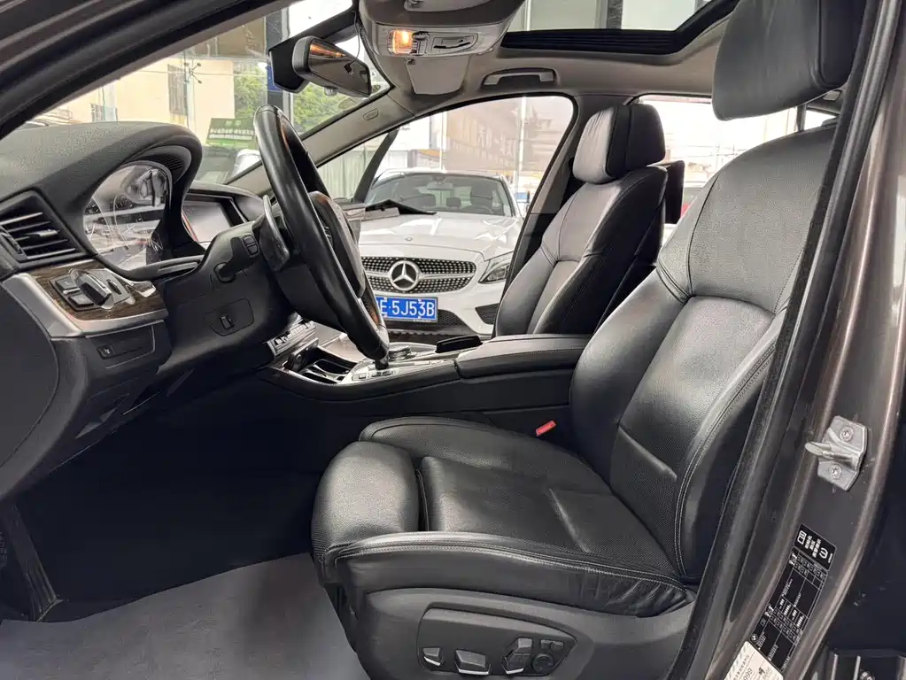 BMW 5 Series 2015 — фото 19
