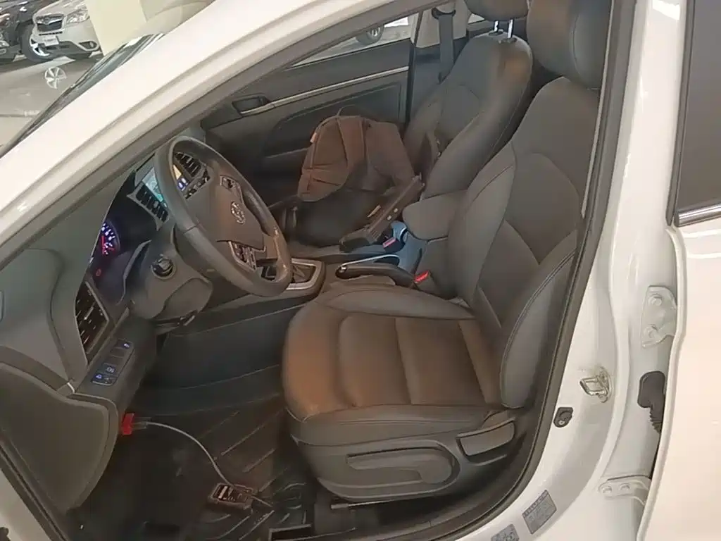 Hyundai Elantra 2019 — фото 15