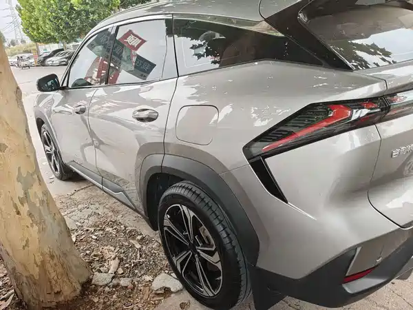 Geely Galaxy L7 2023