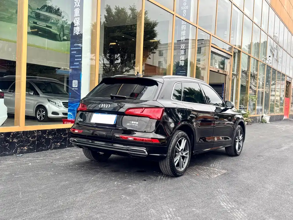 Audi Q5L 2018 — фото 21