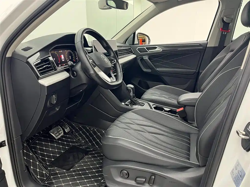 Volkswagen Tiguan L 2023 — фото 9